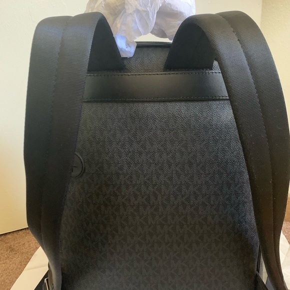 Michael Kors jet set backpack for men - Picture 6 of 7